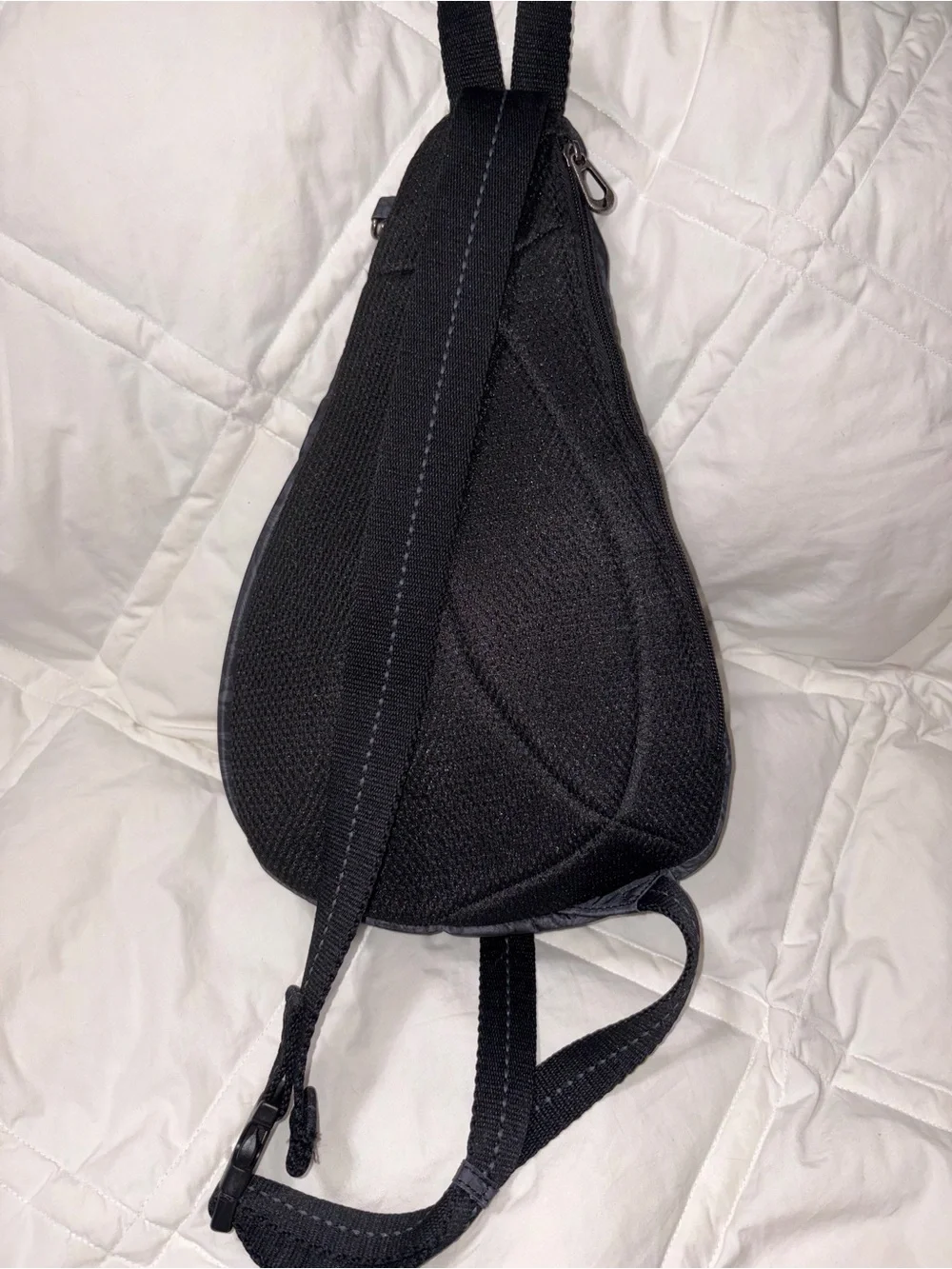 Nwot Sakroots sling on the go backpack bag